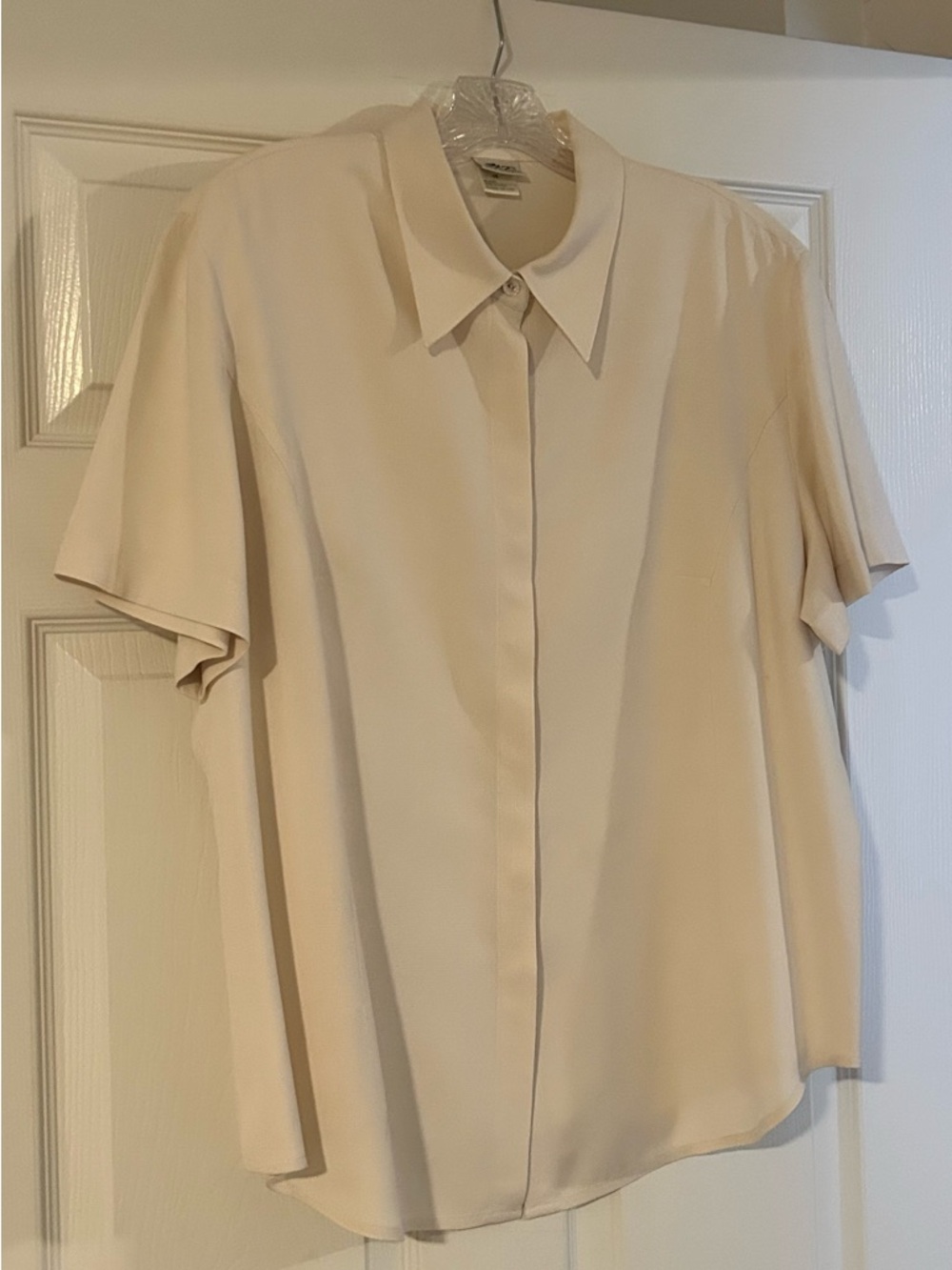 Norm Thompson Vintage Cream Silk Short Sleeve Button Up Blouse - Picture 2 of 5